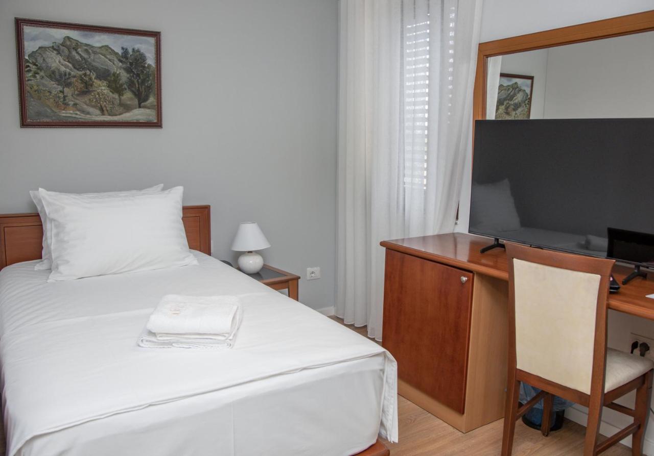 Arber Hotel Tiranë Ngoại thất bức ảnh