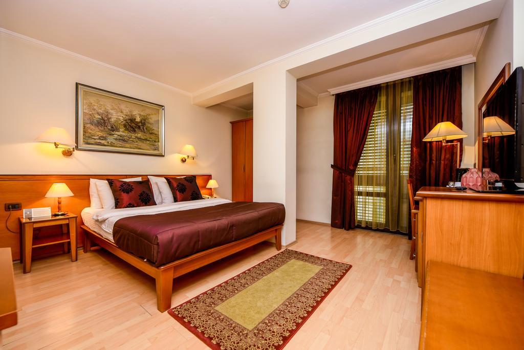 Arber Hotel Tiranë Ngoại thất bức ảnh